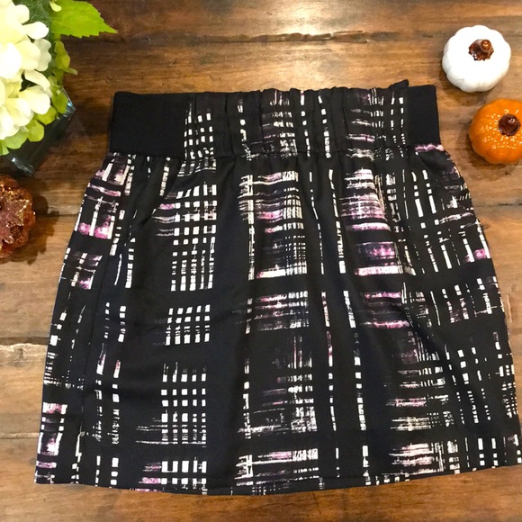 Banana Republic Dresses & Skirts - Banana Republic Skirt! 💜